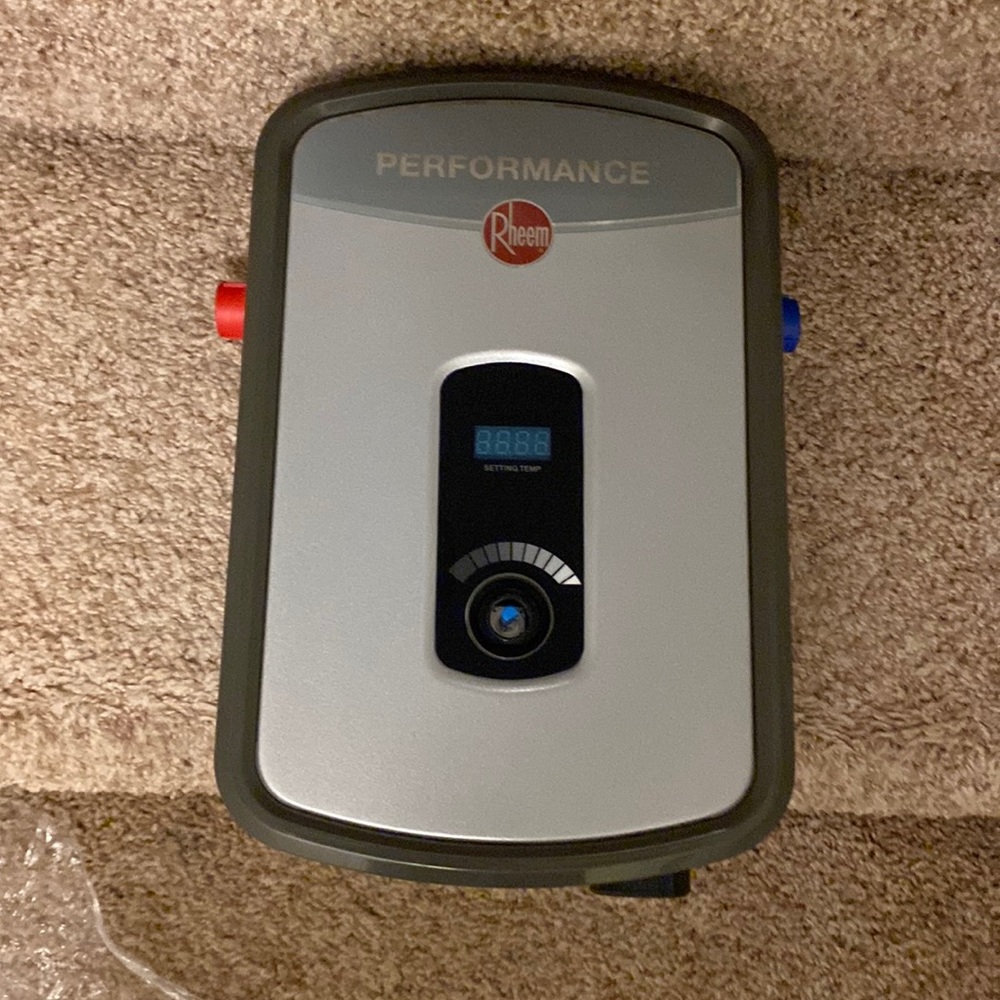 Electric water heater never used. missing fixtures.. BRAND NEW!!
